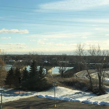 Hotels Gouverneur Montreal - Ile Charron Бушервіль Екстер'єр фото